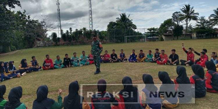 Menjelang HUT RI ke 80, Danramil 2203/Warungkiara Berikan Motivasi Kepada Paskibraka