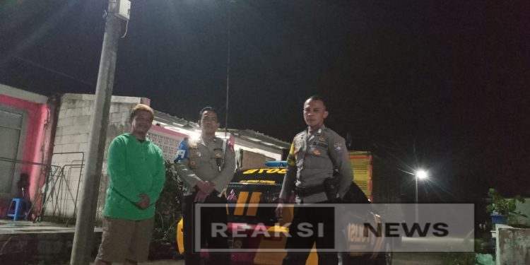 Bhabinkamtibmas Ajak Warga Kompak Jaga Kamtibmas di malam hari Laksanakan Sambang warga
