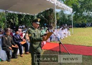 Anggota Koramil 2203/Warungkiara Serka Agus Subandar Ikuti Upacara HUT RI ke-80 di Desa Limusnunggal