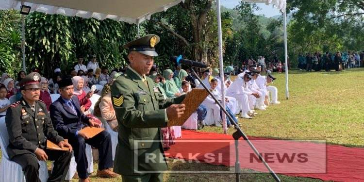 Anggota Koramil 2203/Warungkiara Serka Agus Subandar Ikuti Upacara HUT RI ke-80 di Desa Limusnunggal