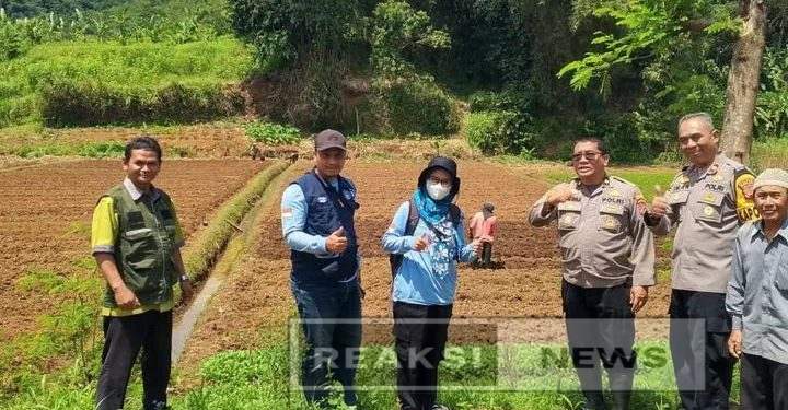 Dukung Ketahanan Pangan Nasional, Polsek Baros Monitoring Lahan Siap Tanam di Jayamekar