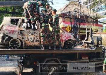 Denpal Divif 1 Kostrad Bantu Evakuasi Kendaraan Pasca Aksi Damai