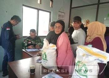 Sebanyak 702 KPM Pemdes Pamuruyan Kecamatan Cibadak Salurkan Bantuan Beras 10 Kg Langsung 2 Bulan