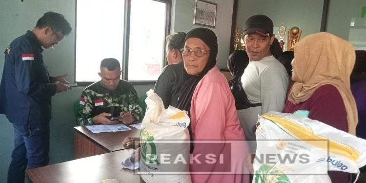 Sebanyak 702 KPM Pemdes Pamuruyan Kecamatan Cibadak Salurkan Bantuan Beras 10 Kg Langsung 2 Bulan