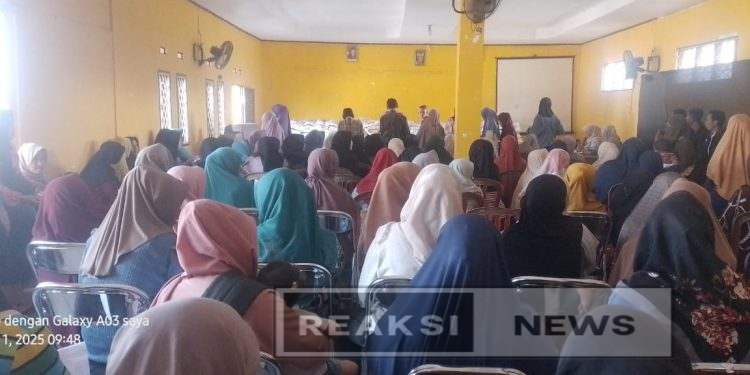 Pemdes Carwet Kembali Salurkan Bansos Pangan “424 KPM Terima Beras 20kg