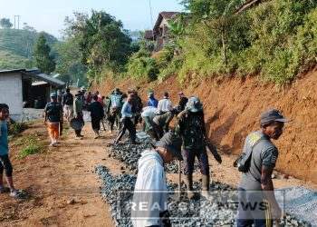 Satgas TMMD ke-125 Genjot Pengaspalan Jalan Kp. Sampalan – Kp. Cimanggu 2, Capai 78%