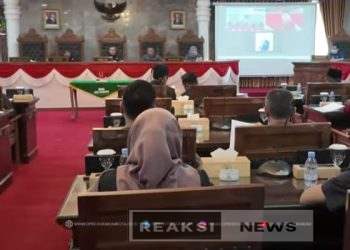 Rapat Paripurna DPRD Kota Sukabumi dengan agenda Penyampaian Pandangan Umum Fraksi terhadap Rancangan Perubahan APBD Tahun Anggaran 2025