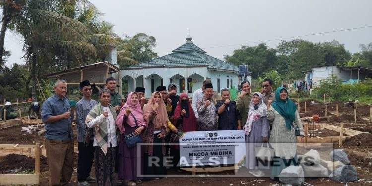 Babinsa dan Kepala Desa Babakan Dukung Pembangunan Dapur Makan Bergizi Gratis di Pesantren Alam Mecca Medina