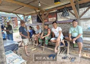 Babinsa Bantarkalong Sertu H.Agus Ramdani Koramil 2203/Warungkiara Jalin Komsos dengan Tokoh Masyarakat