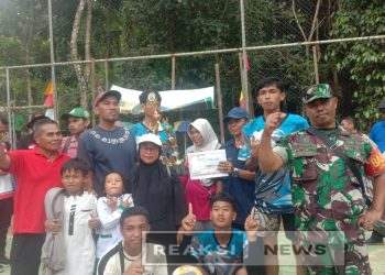 Babinsa Mekarjaya Sertu Suparno Koramil 2203/Warungkiara Kawal Ketat Pertandingan Voli Antar Kampung HUT RI ke-80