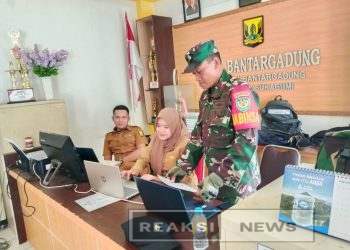 Babinsa Bantargadung Serka Didik Susanto Koramil 2203/Warungkiara Laksanakan Puldatater di Kantor Desa