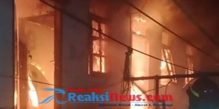 Kebakaran Melanda Gedung Laundry Ponpes Al-Bayan, Kerugian Capai Rp300 Juta