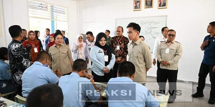 Pastikan Program MBG Berjalan Optimal, Wapres Tinjau SMK Negeri 1 Batam