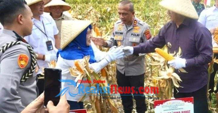 Kepedulian Polda Jabar Kepada Petani Jagung Untuk Meningkatkan Kesejahteraan