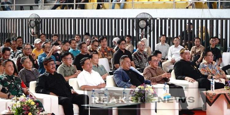 Bupati Sukabumi, Drs. H. Aser Japar, MM, Hadiri Acara Gerakan Sadar Membayar Pajak Dan Retribusi Melalui Pelayanan Masyarakat Terpadu (GEBYAR SIPENYU)