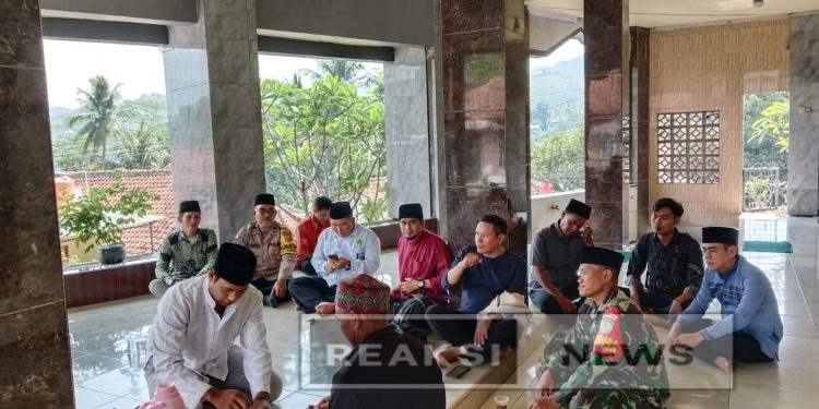 Serka Didik Susanto Laksanakan Komsos Bersama Tokoh Agama di Bantargadung