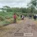 Babinsa Ubrug Koramil 2203/Warungkiara Ajak Pemuda dan Aparat Desa Gelar Kerja Bakti Bersihkan Jalan Utama