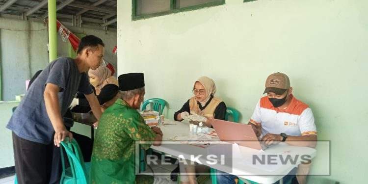 RS DKH di HUT TNI ke-80 Memberikan Pengobatan Gratis di Koramil Cibadak