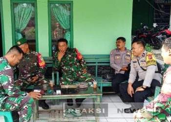 Pererat Sinergitas, Anggota Koramil 2203/Warungkiara Laksanakan Komsos Bersama Polsek Warungkiara