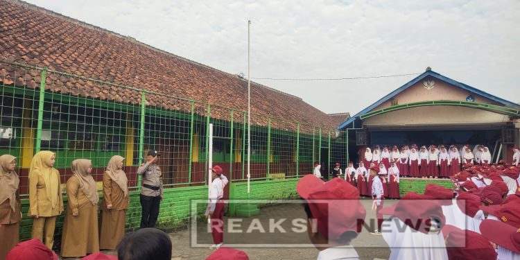 Polsek Cibadak Gelar Police Goes To School di SDN 9 Cibadak