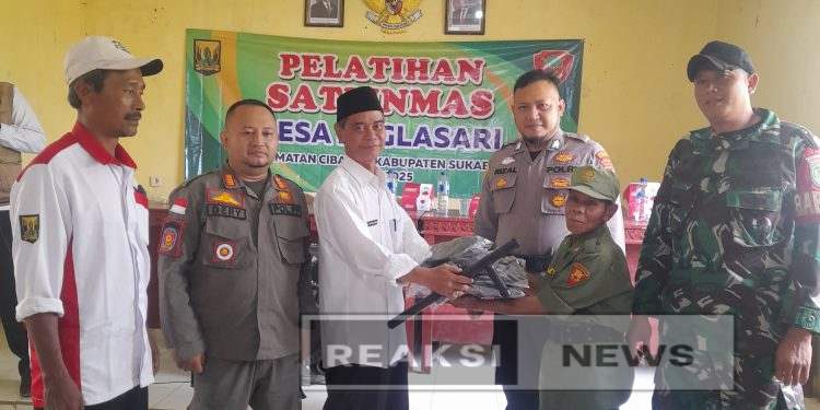 Pemdes Neglasari Gelar Pelatihan dan Pembinaan Satlinmas, 35 Anggota Terima Seragam Baru