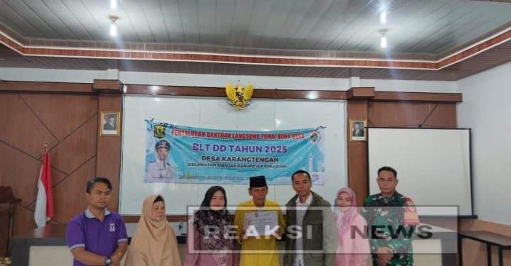 Pemdes Karang Tengah Salurkan BLT Dana Desa dan Insentif RT/RW