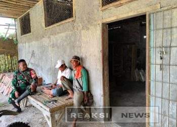 Babinsa Bojonggaling Sertu Ian Koramil 2203/Warungkiara Gelar Komsos Bersama Kelompok Tani