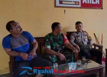 Sinergitas Babinsa Serka Subagio Koramil 2203/Warungkiara dan Bhabinkamtibmas Kertamukti Perkuat Komsos di Wilayah