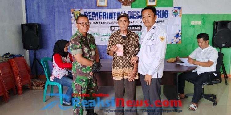 Babinsa Ubrug Sertu Nasrulloh Koramil 2203/Warungkiara Dampingi Penyaluran BLT DD kepada 49 KPM