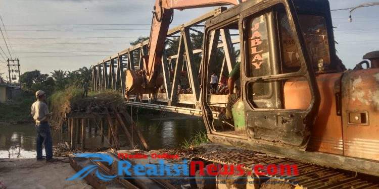 Diduga Proyek Siluman Tidak Menggunakan Plang Informasi .UU No. 14 Tahun 2008 tentang Keterbukaan Informasi Publik