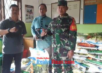 Babinsa Bantargadung Serka Didik Susanto Koramil 2203/Warungkiara Monitor Penyaluran Bantuan Benih Jagung dari Kementerian Pertanian