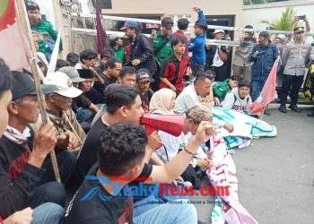 Aksi Drastis.! Petani dan Mahasiswa HIMAGRI Blokade Jalan, Tagih Janji Reforma Agraria