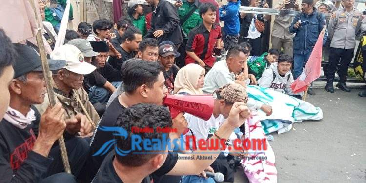 Aksi Drastis.! Petani dan Mahasiswa HIMAGRI Blokade Jalan, Tagih Janji Reforma Agraria
