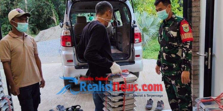 Babinsa Koramil 2203/Warungkiara, Serka Dodi, Kawal Ketat Distribusi Program Makan Bergizi Gratis