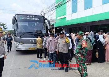 Pelepasan Jemaah Umroh, Polsek Baros Laksanakan Pengamanan Pemberangkatan Jemaah Abba Tour