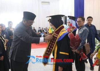 186 Mahasiswa STISIP Wpm di Wisuda, Bupati Yakin Bisa Berkontribusi Positif Bagi Masyarakat