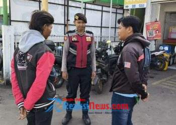 Sampaikan Pesan Kamtibmas Patroli Polsek Baros Sambang Warga