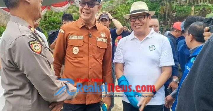 Jum’at Bersih, Forkopimda Kota Sukabumi Bersama Warga Turun Bersihkan Sampah Sungai Cisuda