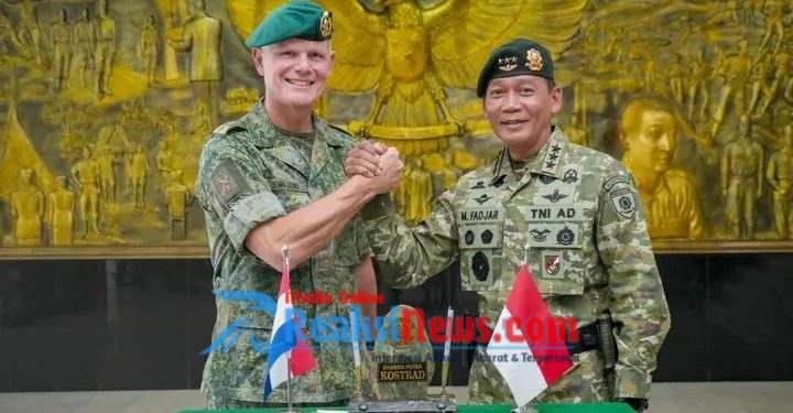 Pangkostrad menerima kunjungan kehormatan Panglima Angkatan Darat Belanda (Commander of The Royal Netherlands Army)