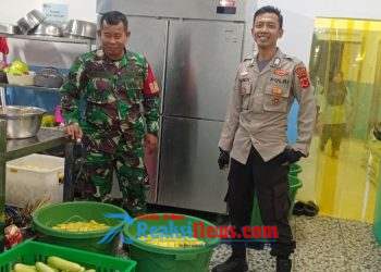 Serka Enceng Koramil 2203/Warungkiara Bersama Bhabinkamtibmas Laksanakan Monitoring Dapur MBG Sebelum Disalurkan kepada Siswa
