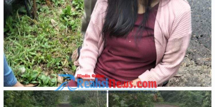 Akibat Jalan Berlubang Dan Licin Kembali Telan Korban’ Pengendara Sepeda Motor Tersungkur