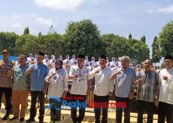 Perkuat Dukungan, Mewakili Danramil 2203/Warungkiara Serka Enceng Setiawan Hadiri Pelepasan Corps Putri Assalam Menuju Ajang Internasional