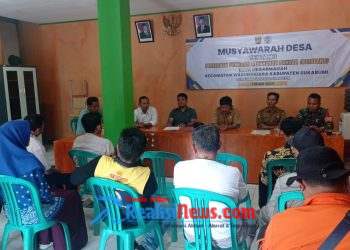 Babinsa Hegarmanah Kopda Kusdiarto Hadiri Musdes, Bahas Program Pembangunan Desa Berjalan Aman dan Lancar