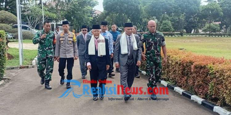 Danramil 2203/Warungkiara Kapten Inf Agus Rahman Dampingi Dandim 0622 Hadiri Panggung Gembira di Ponpes Modern Assalam Putri