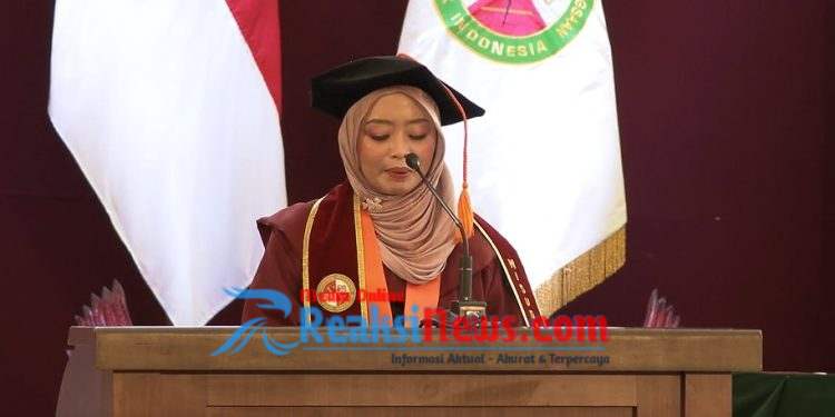 Aulia Yasmin, Pengantar Makanan Jadi Sarjana Terbaik UKRI yang Dikukuhkan Prabowo