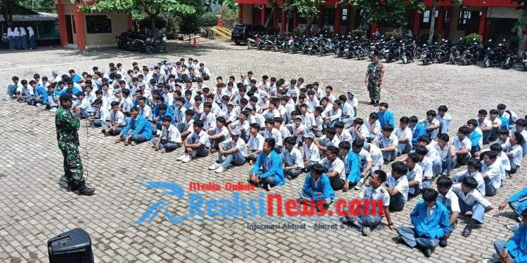 Danramil 2203/Warungkiara, Tanamkan Jiwa Bela Negara Kepada Pelajar SMK Dwi Warna