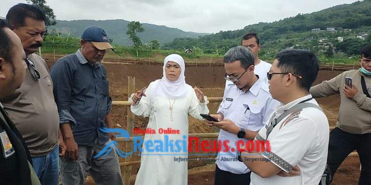 DLH Sukabumi Sidak Proyek PT Bogorindo Cemerlang yang berlokasi di Desa Tenjojaya