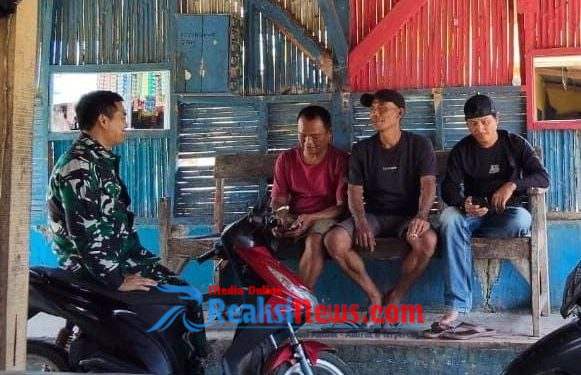 Serka Dodi Babinsa Mangunjaya Koramil 2203/Warungkiara Laksanakan Komsos Bersama Tokoh Pemuda, Perkuat Sinergi di Tingkat Desa