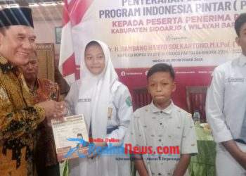 Legislator Gerindra Kembali Serahkan Bantuan PIP untuk Pelajar di Sidoarjo Barat