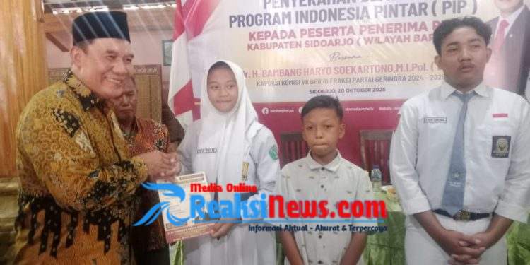 Legislator Gerindra Kembali Serahkan Bantuan PIP untuk Pelajar di Sidoarjo Barat